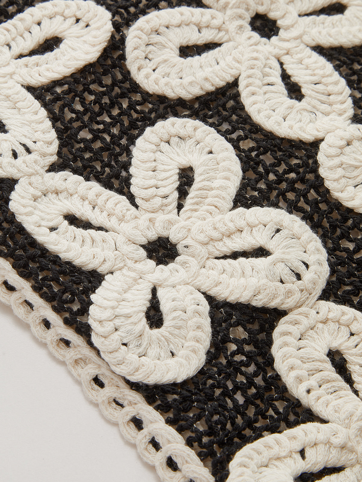 Gilet floral au crochet à col en V