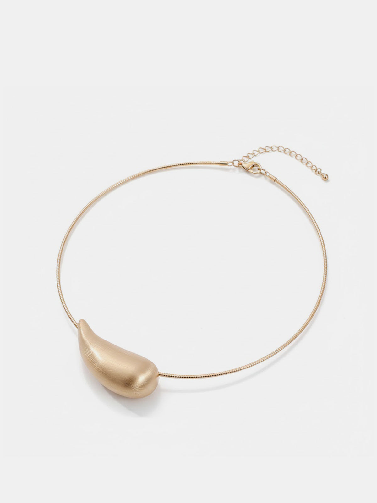 Teardrop-Shaped Choker Necklace
