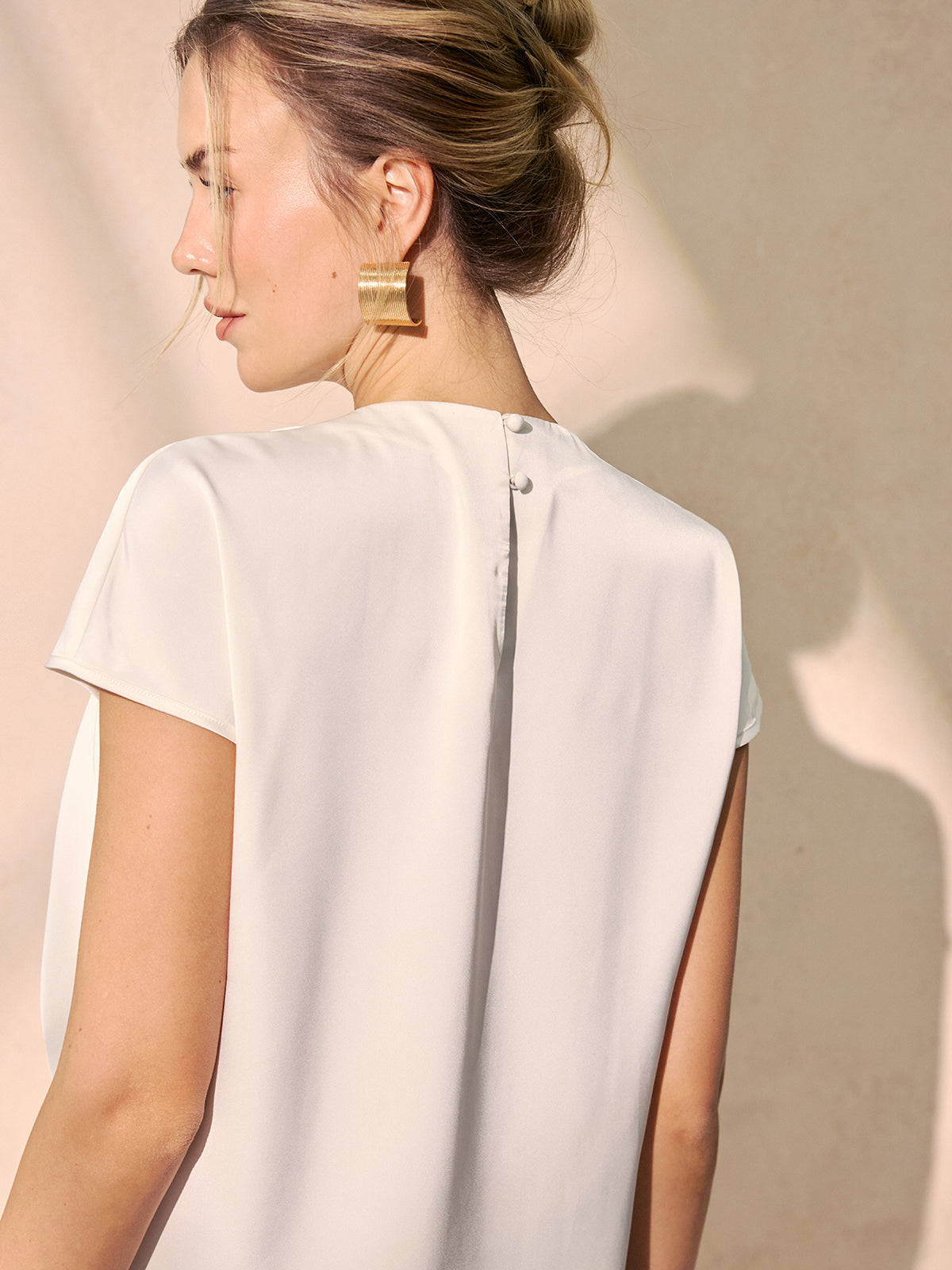 Satinbluse mit Mock Neck und Drapierungen