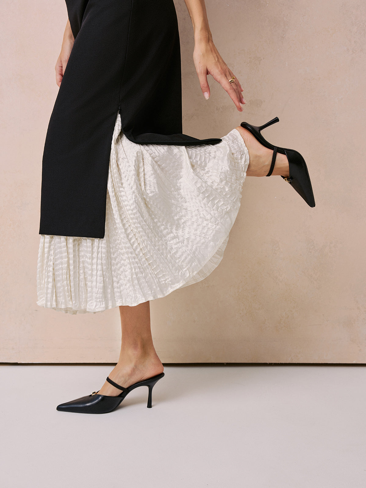 Spitze Slingback-Absatzschuhe mit Schnallendetail