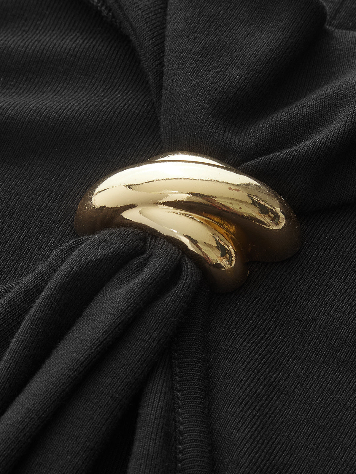 Eng anliegendes Neckholder-Oberteil mit Metalldetails