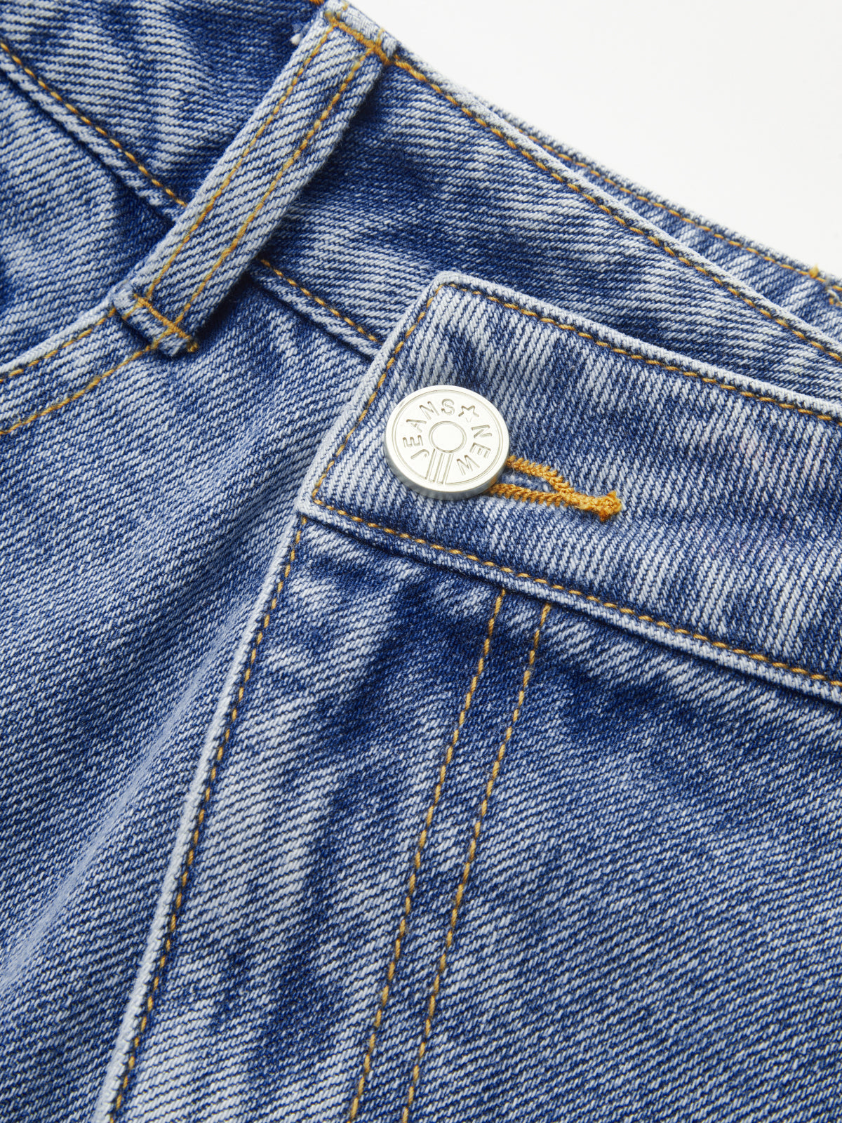 Asymmetrischer Jeans-Midirock mit Schlitz