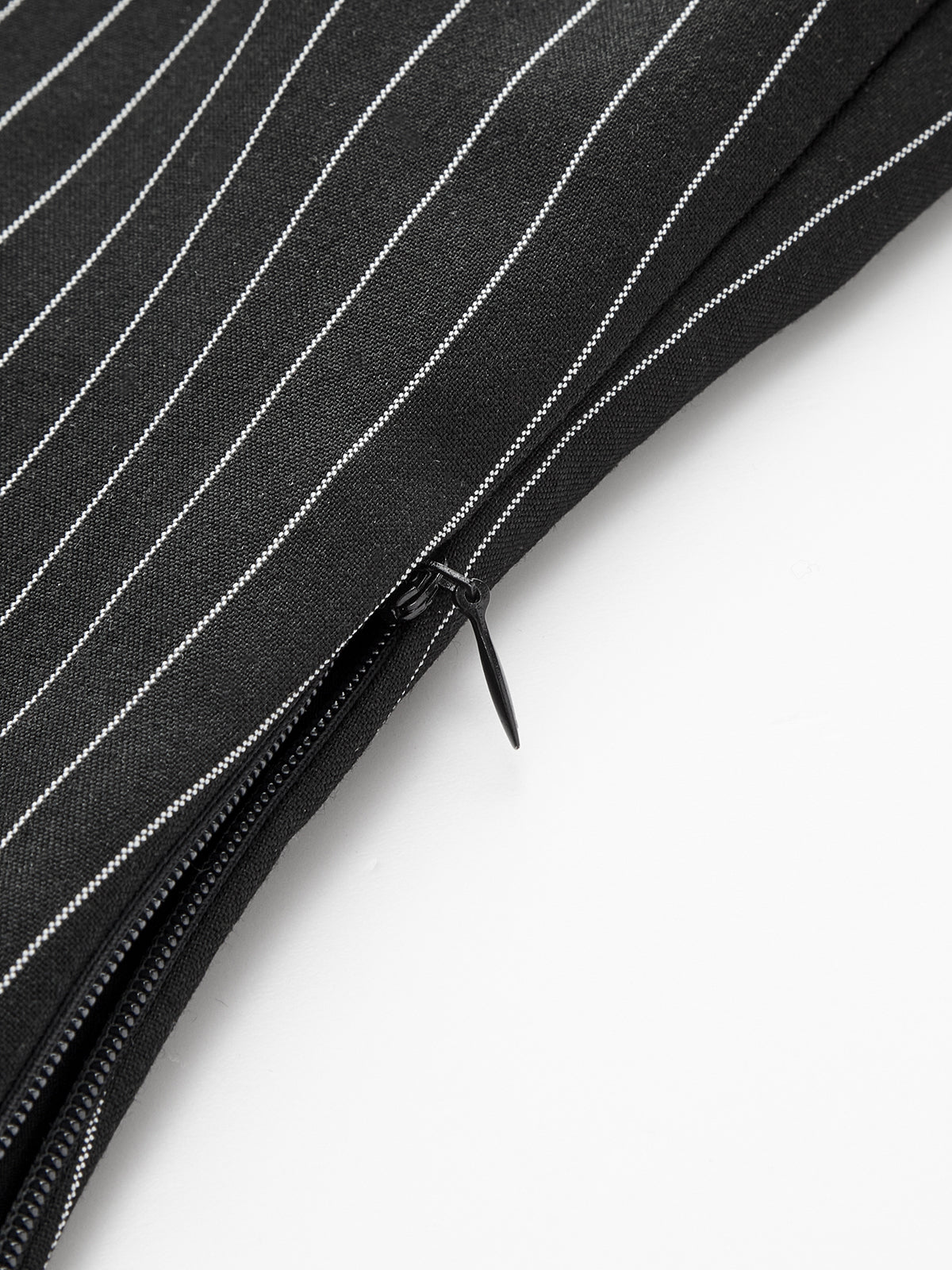 Nadelstreifen-Neckholder-Top und weite Hose