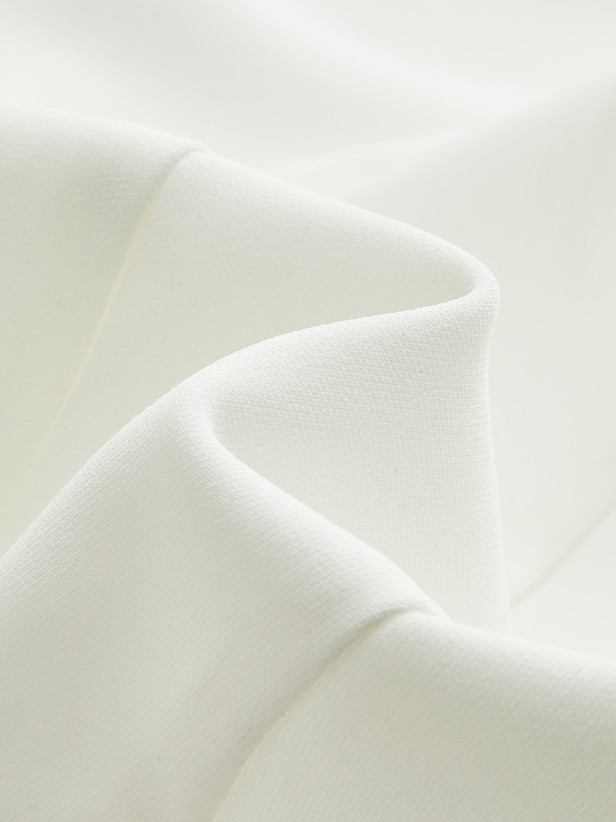 Ensemble haut dos nu et short avec ceinture et bordures contrastantes