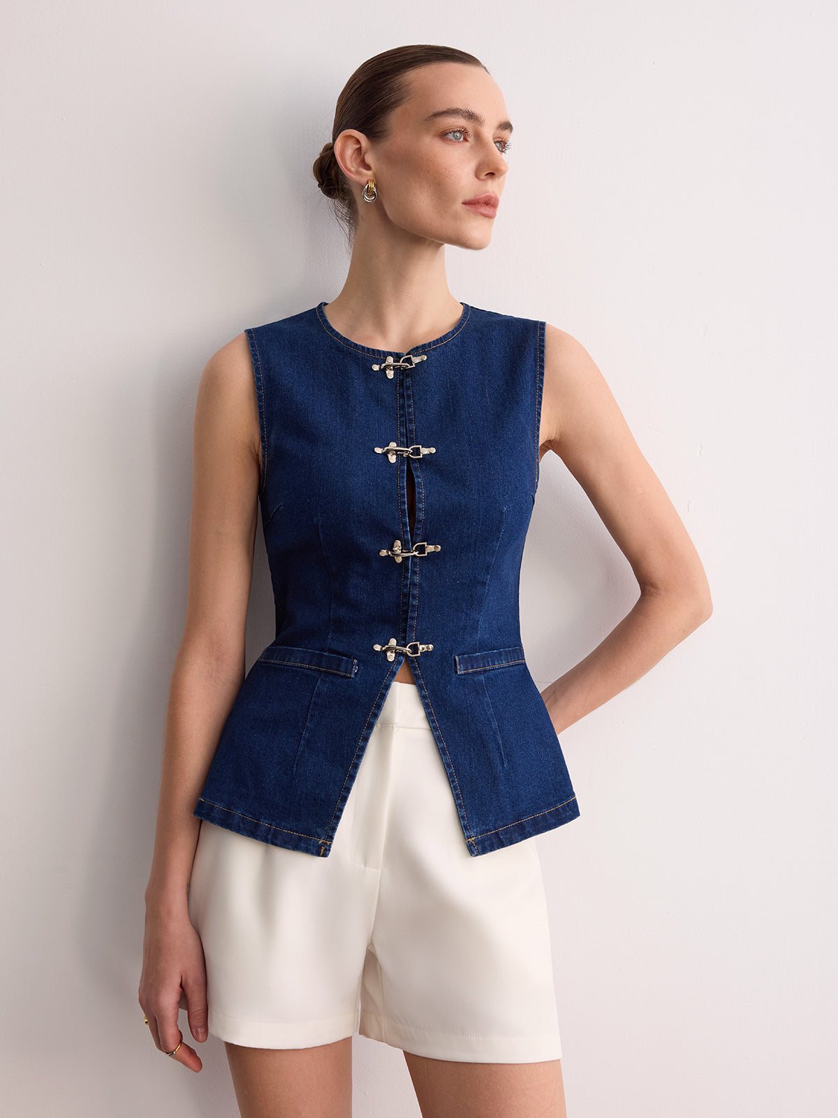 Gilet sans manches en jean à boucle