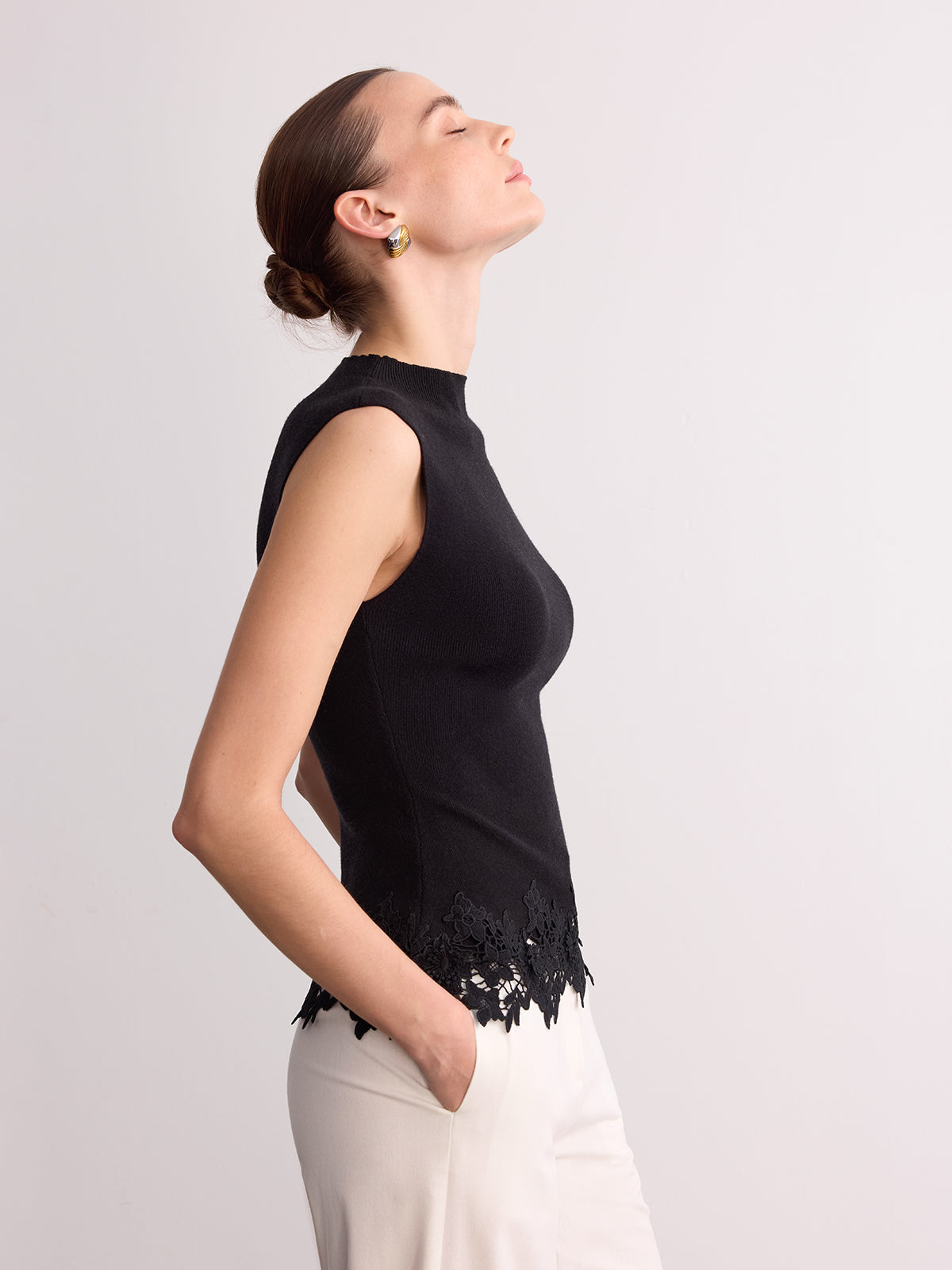 Gilet en maille sans manches avec ourlet en dentelle