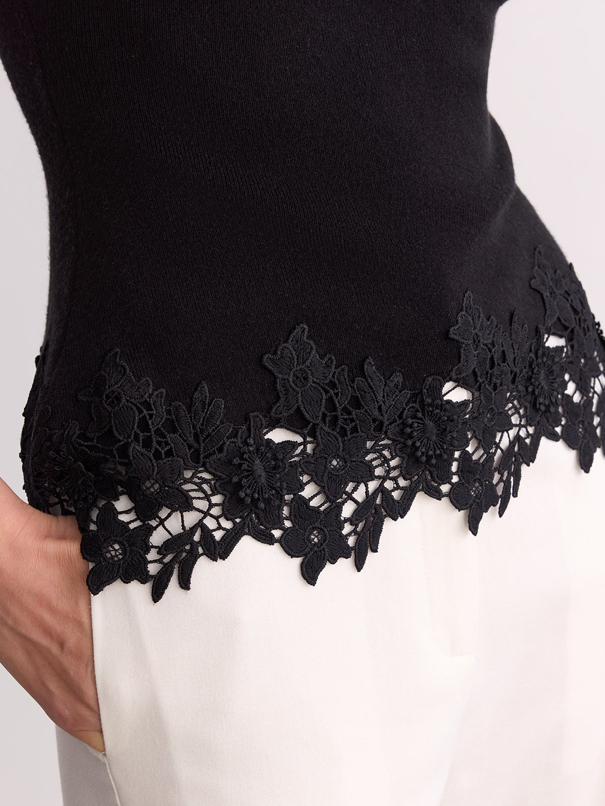 Gilet en maille sans manches avec ourlet en dentelle