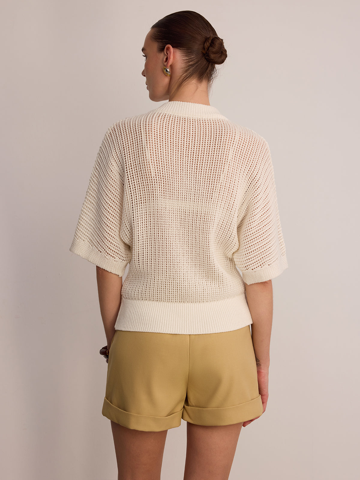 Strickjacke mit Metallknöpfen und Ajourmuster
