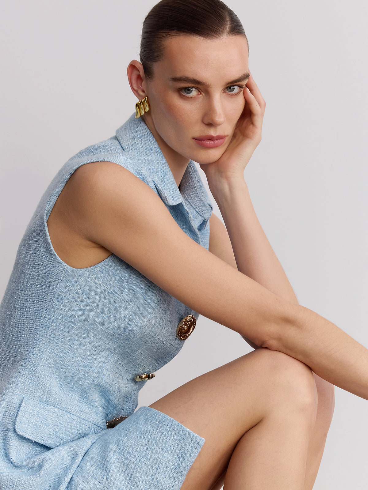 Mini-robe sans manches en tweed à col