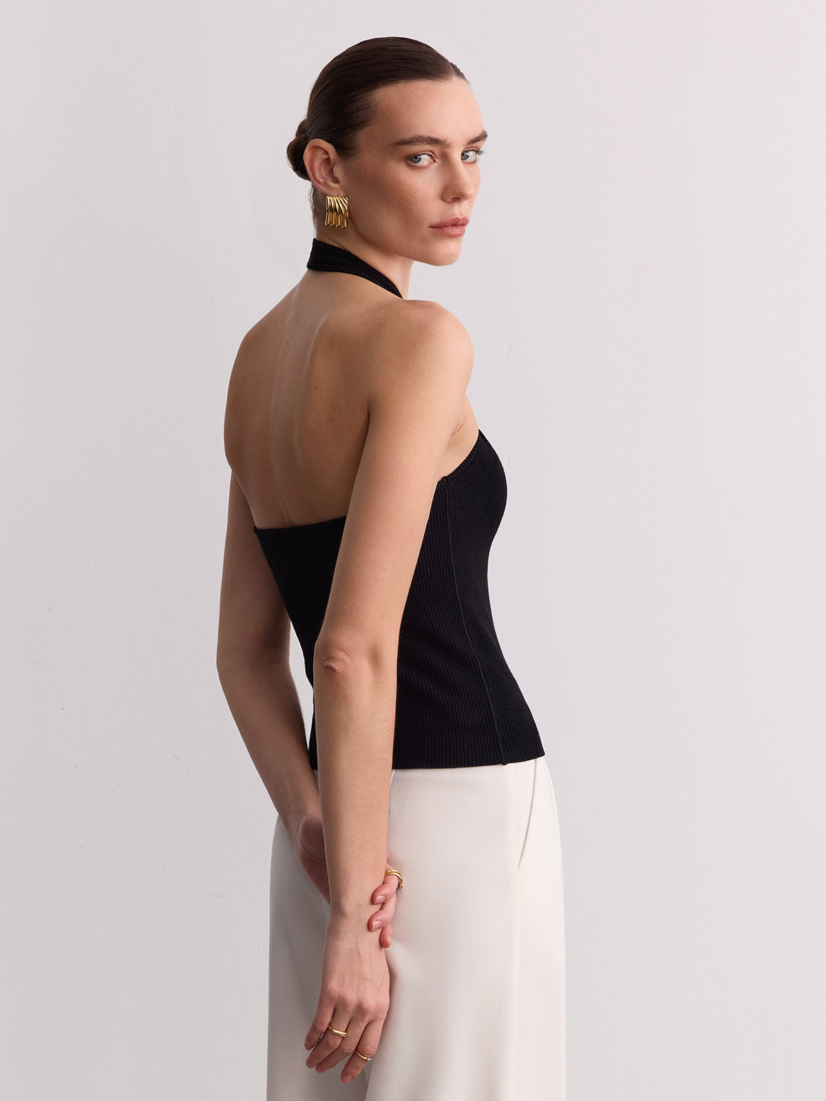 Geripptes Neckholder-Top mit Ringdetail