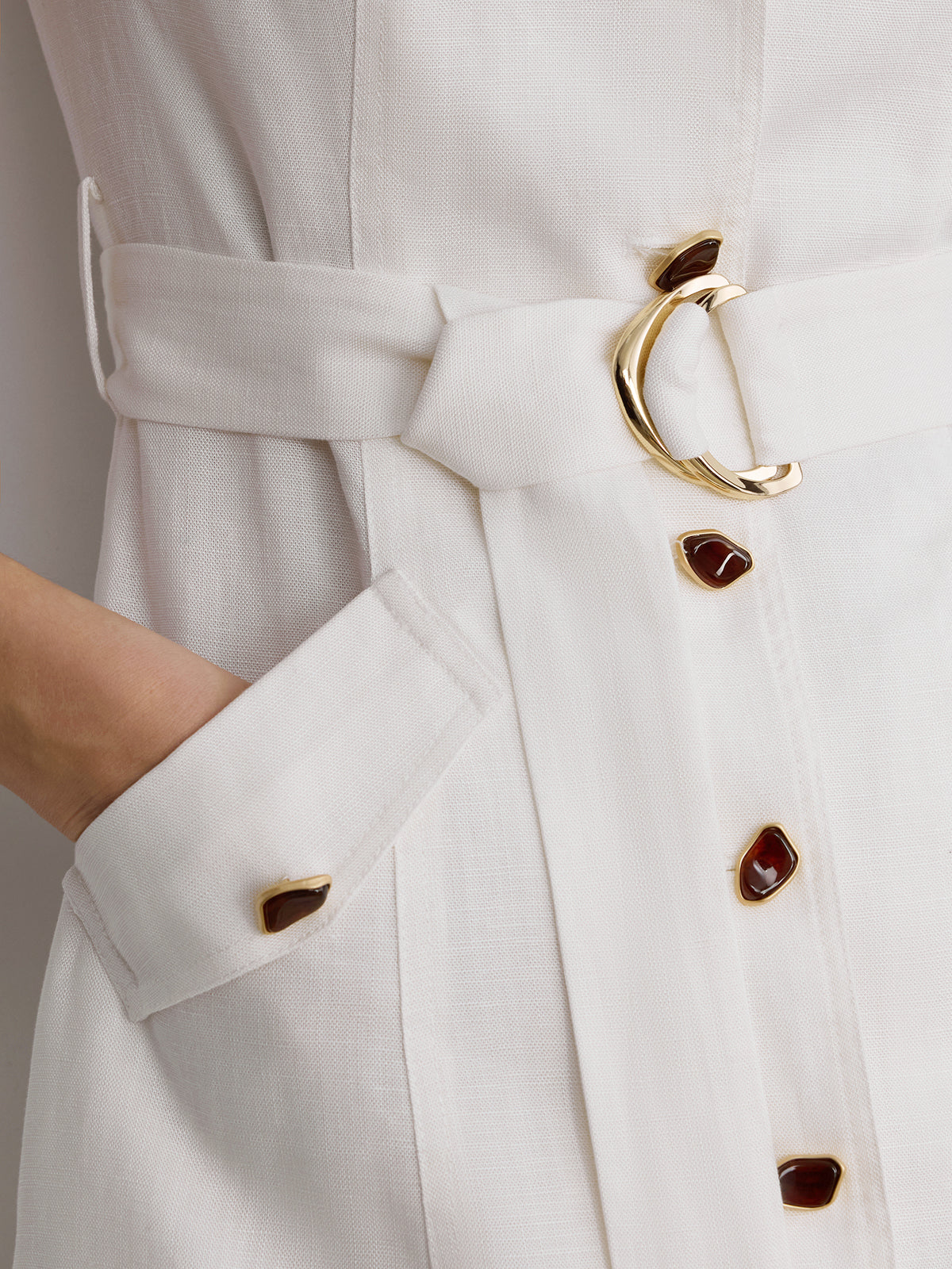 Mini-robe en lin sans manches à col blazer et ceinture