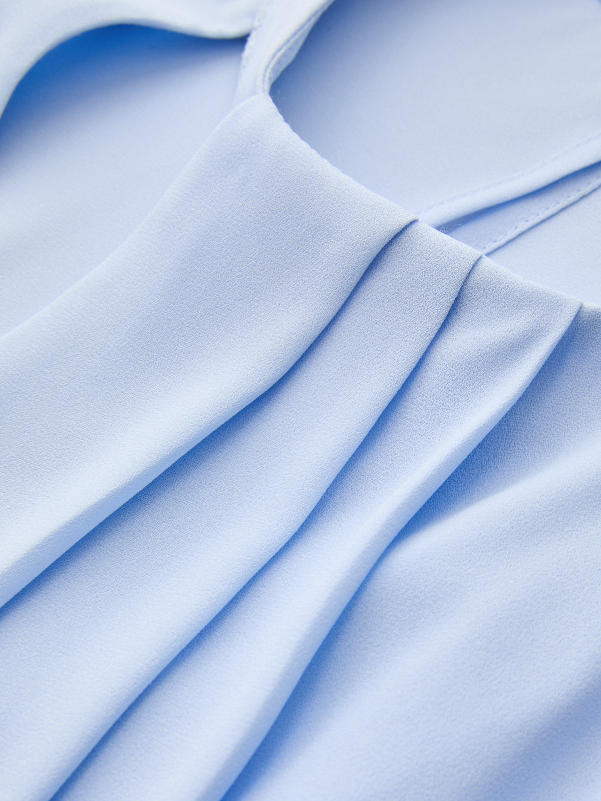 Bluse mit Schlüssellochausschnitt und plissierten langen Ärmeln