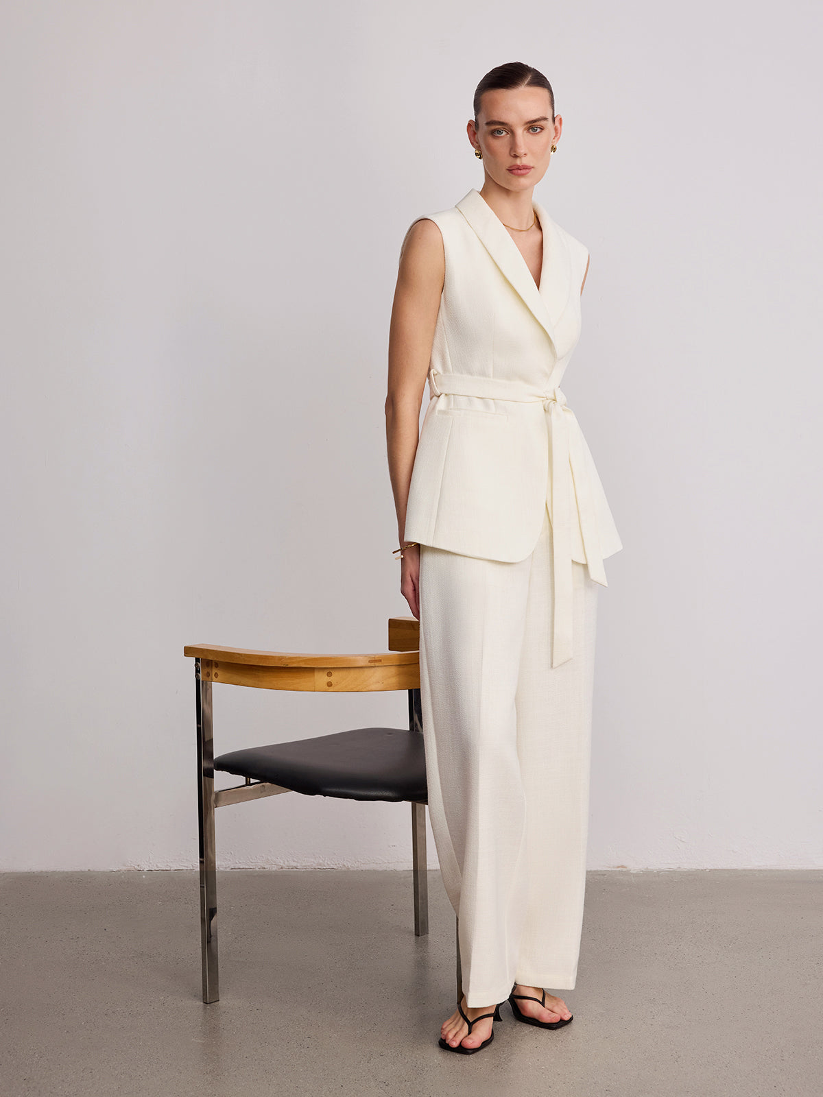 Gilet ceinturé à revers ajustés