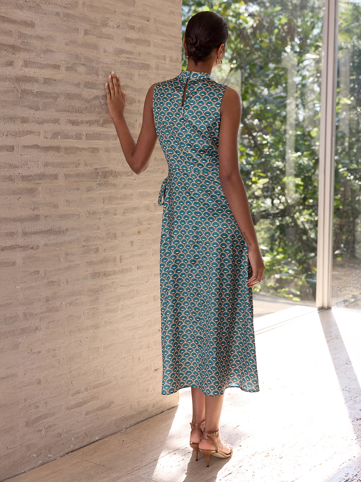Robe midi portefeuille sans manches à col montant imprimé coquillages