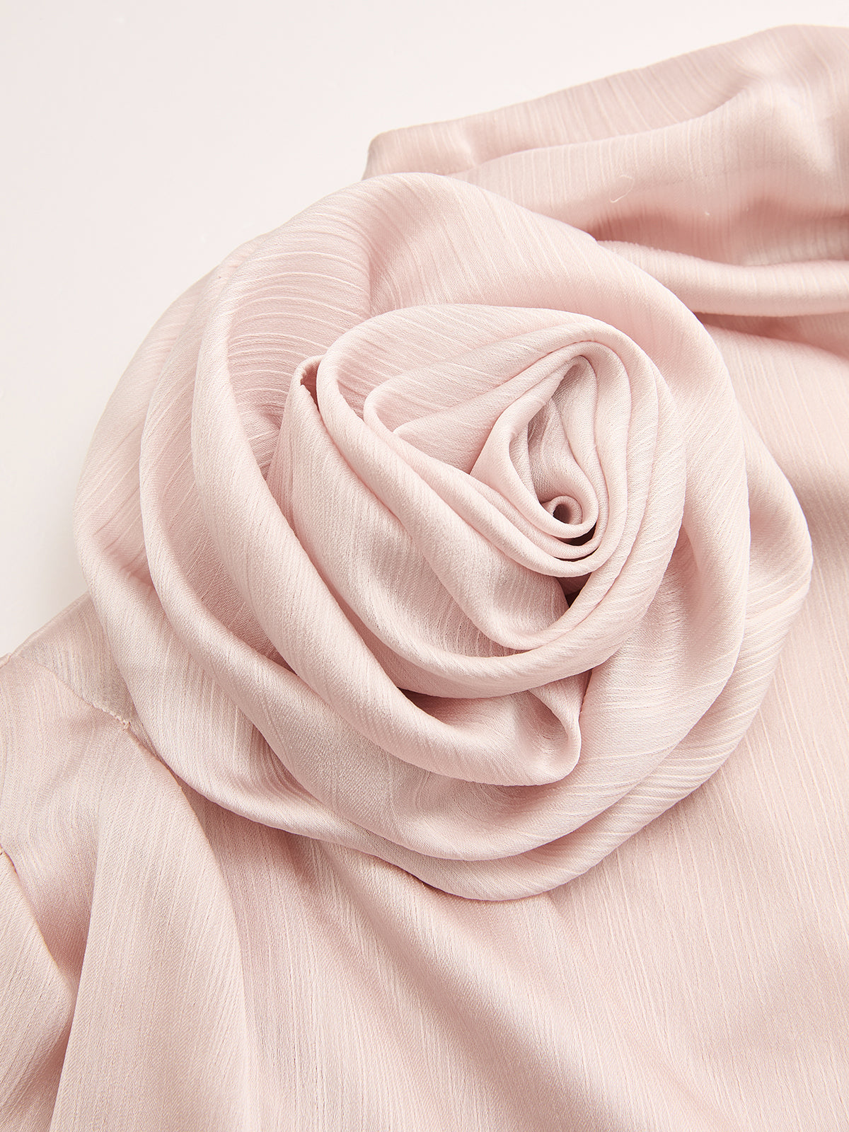 Ensemble haut asymétrique et mini-jupe rose 3D
