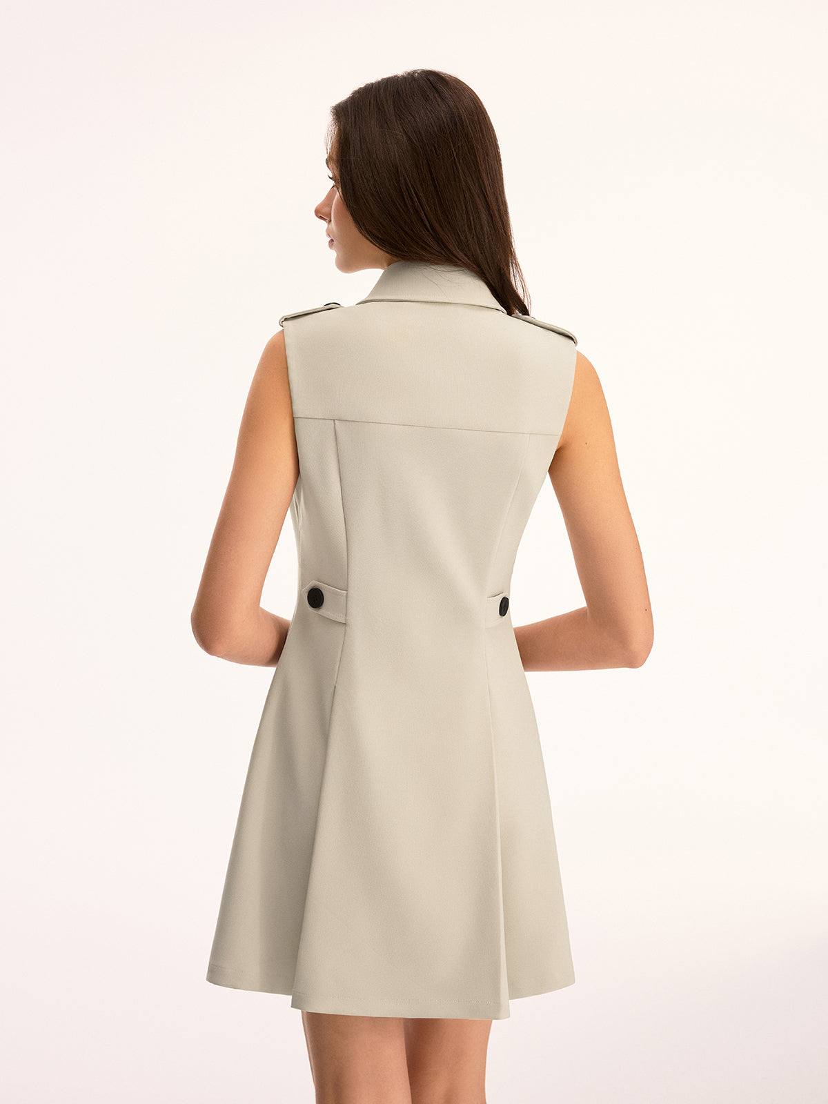 Ärmelloses Mini-Kleid mit doppelter Knopfleiste