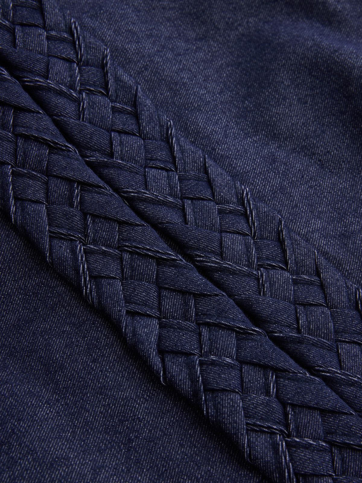 Robe courte dos nu tressée