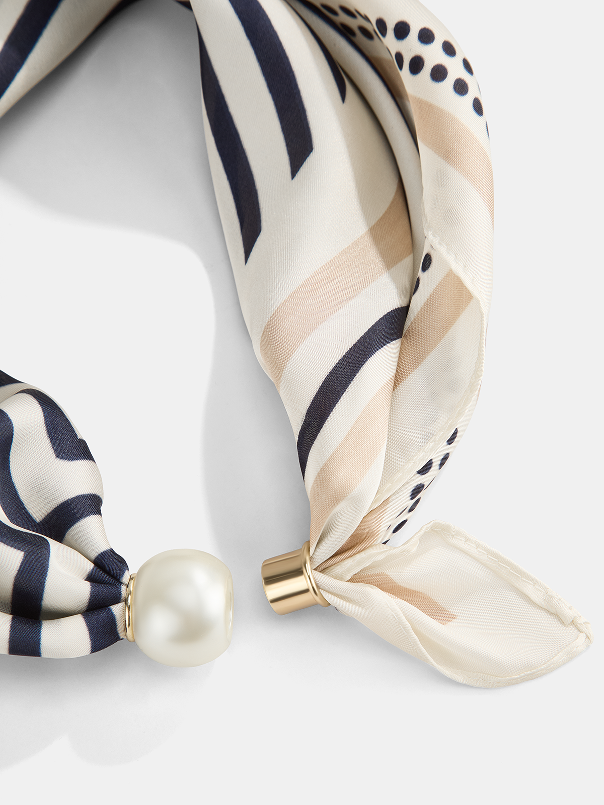 Pearl Buckle Closure Geometric Print Scarf