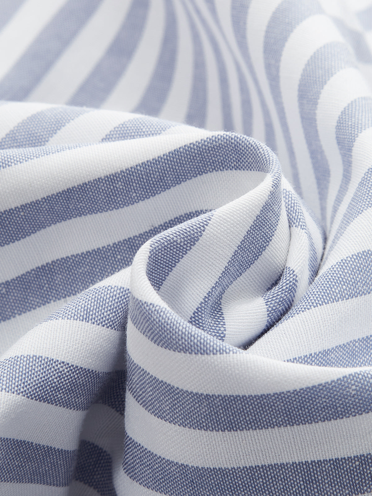 Robe longue asymétrique à fines bretelles découpée et rayée
