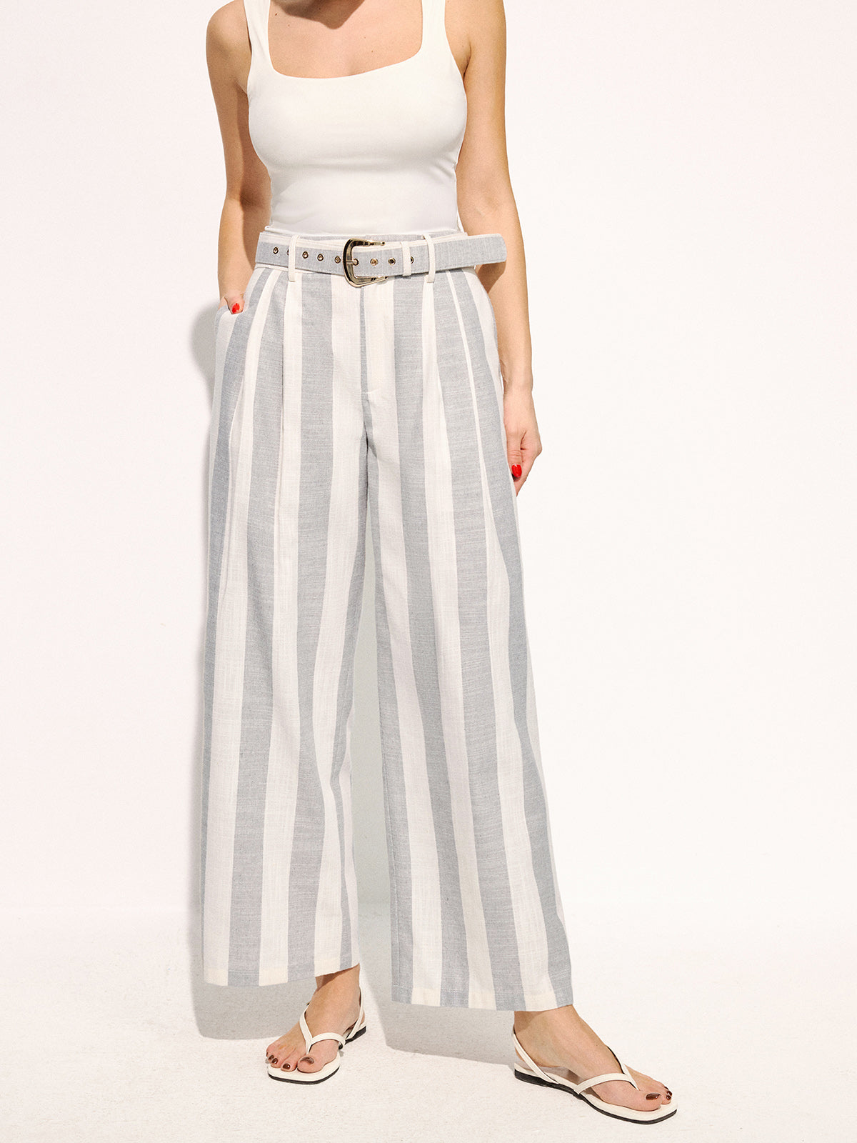 Pantalon large en coton et lin rayé avec ceinture