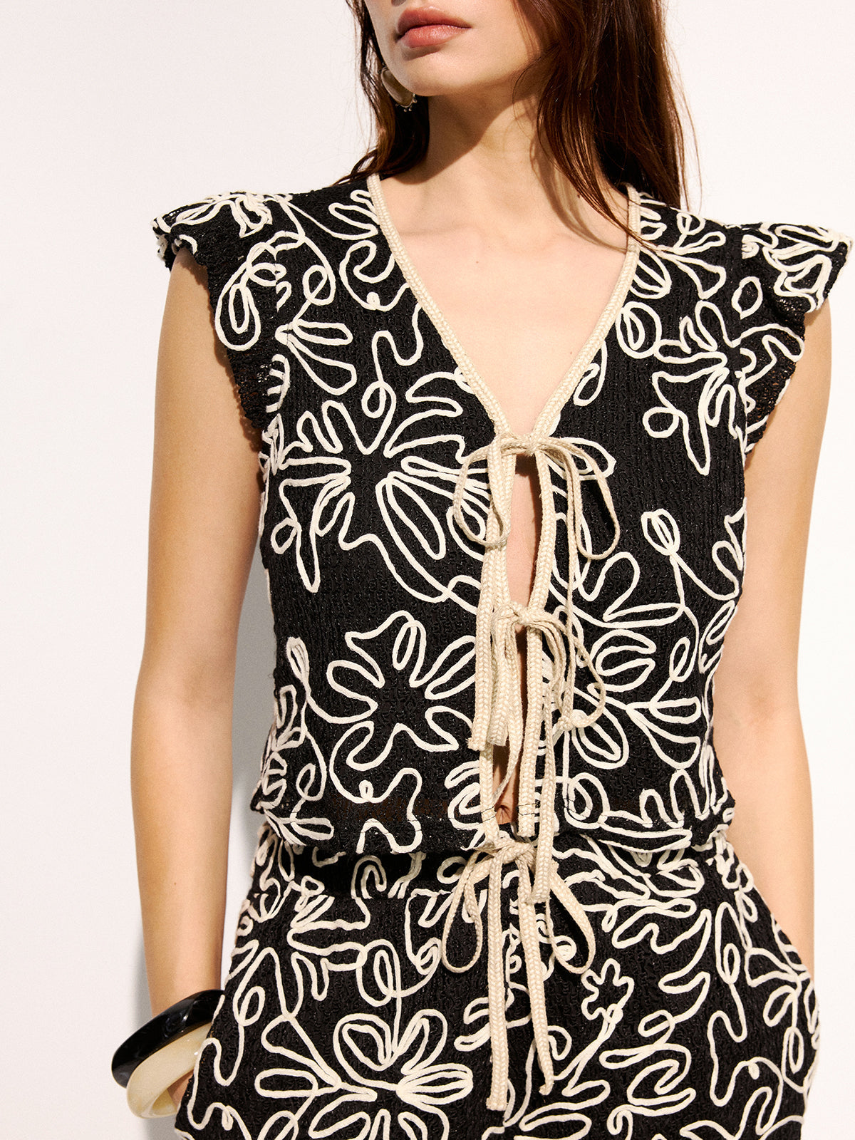 Ensemble haut cache-cœur et short à imprimé floral abstrait
