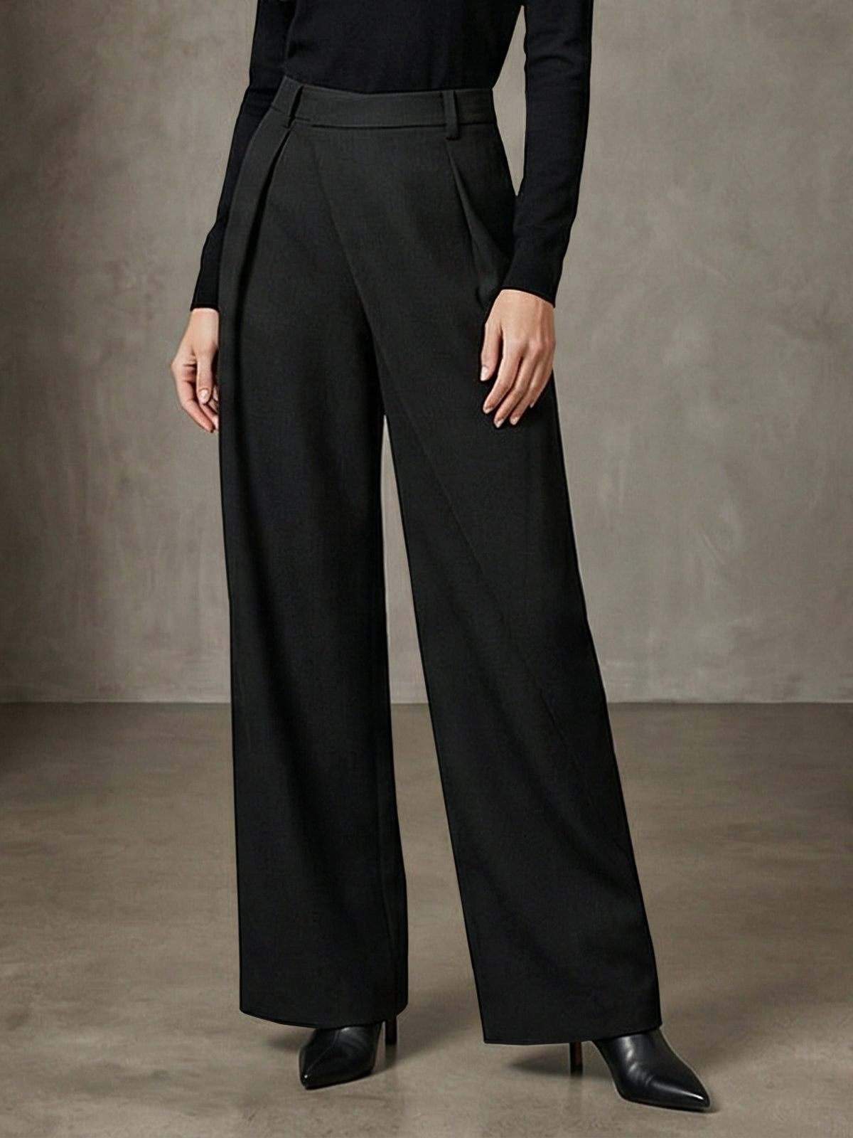 Pantalon large plissé asymétrique