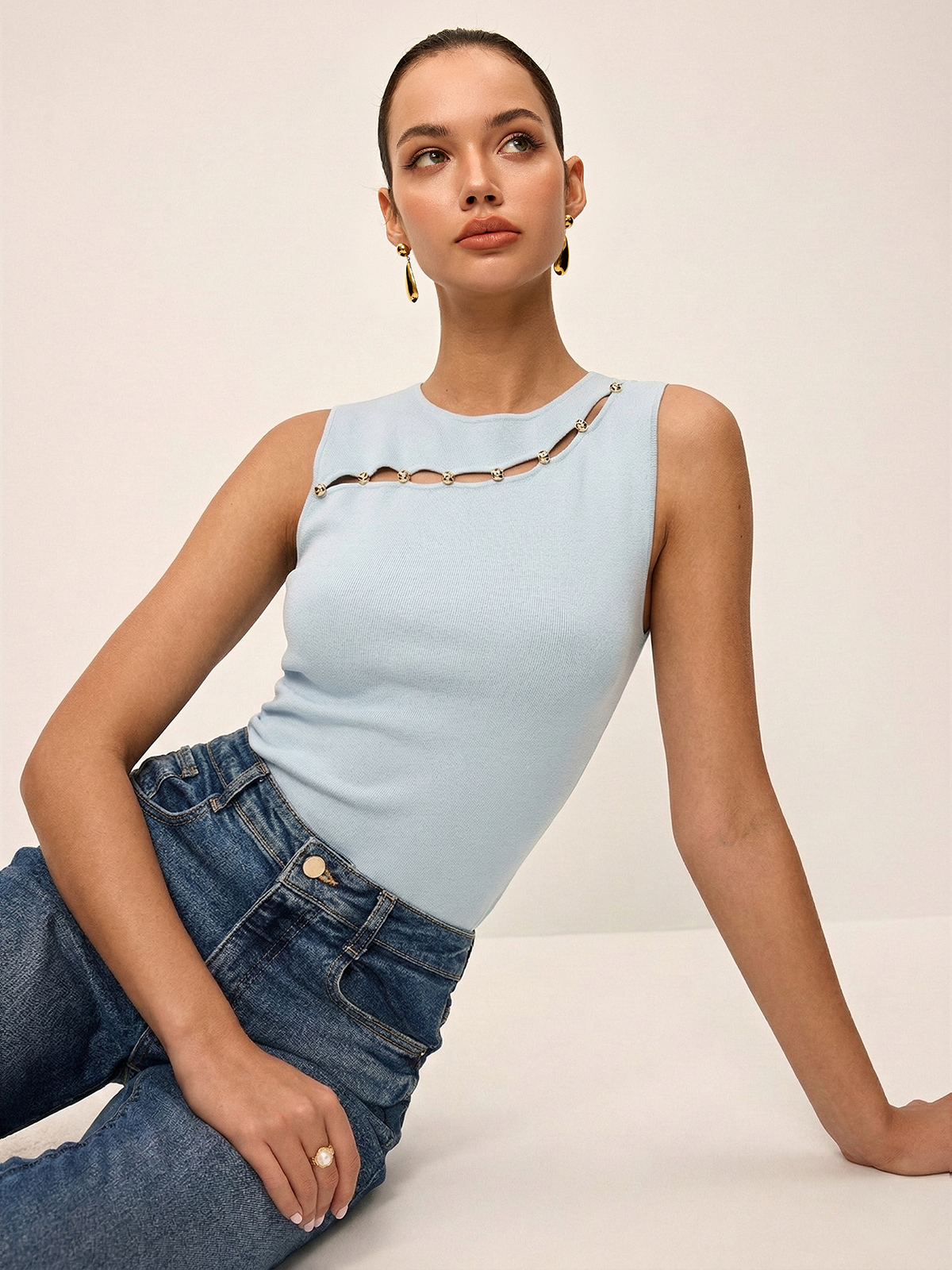 Strickweste mit Metall-Cut-Out-Details