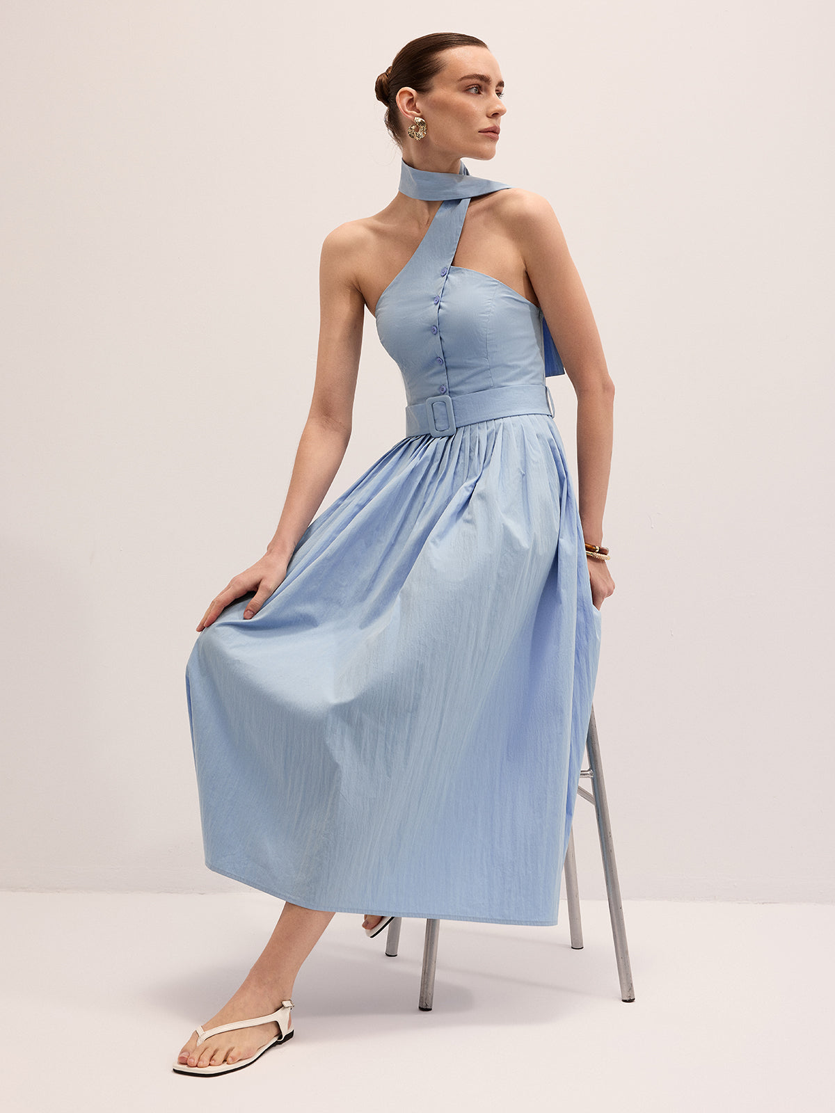 Maxikleid aus Baumwollmischung mit Neckholder und Gürtel