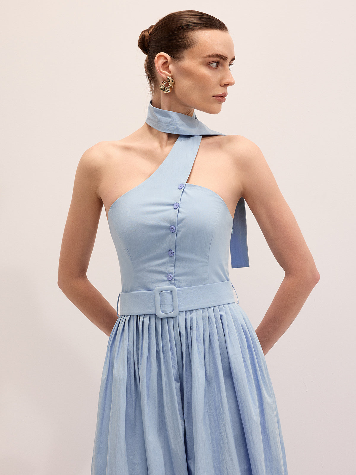 Maxikleid aus Baumwollmischung mit Neckholder und Gürtel