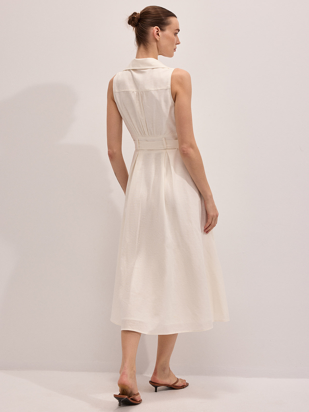 Baumwoll-Leinen-Midikleid ohne Ärmel mit Gürtel