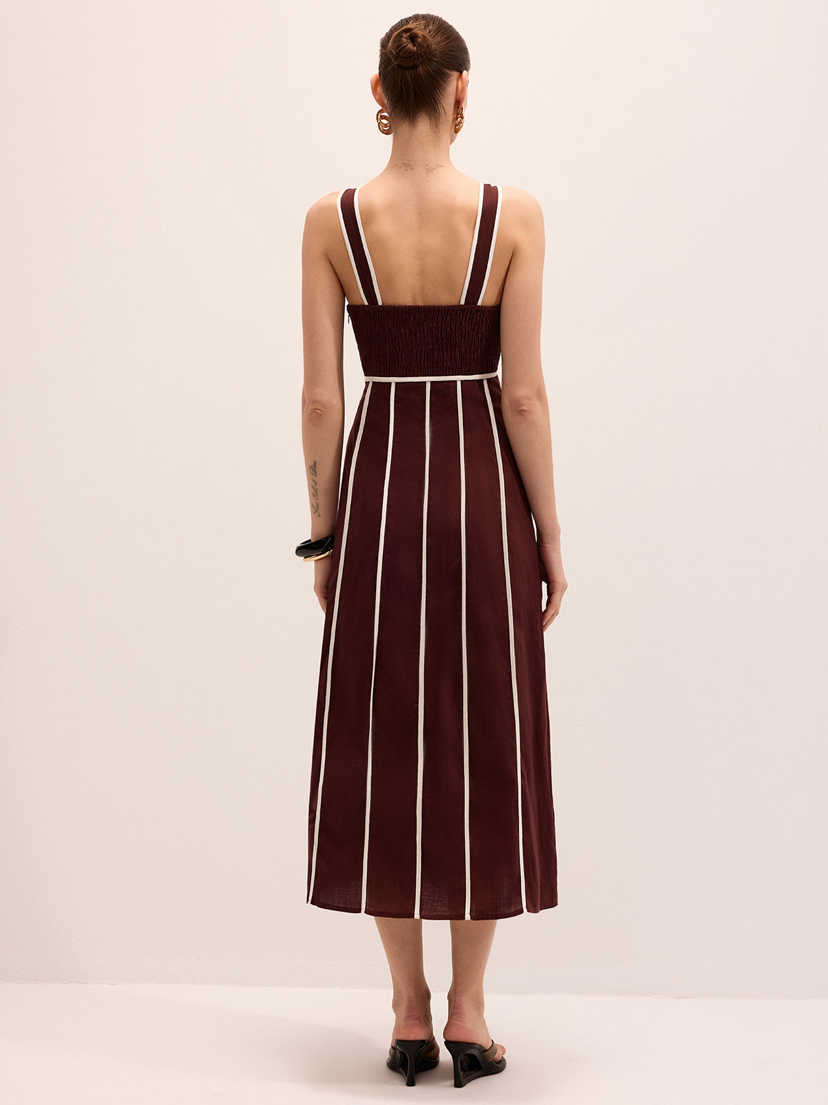 Gestuftes Midi-Kleid mit Leinenanteil und Streifenmuster