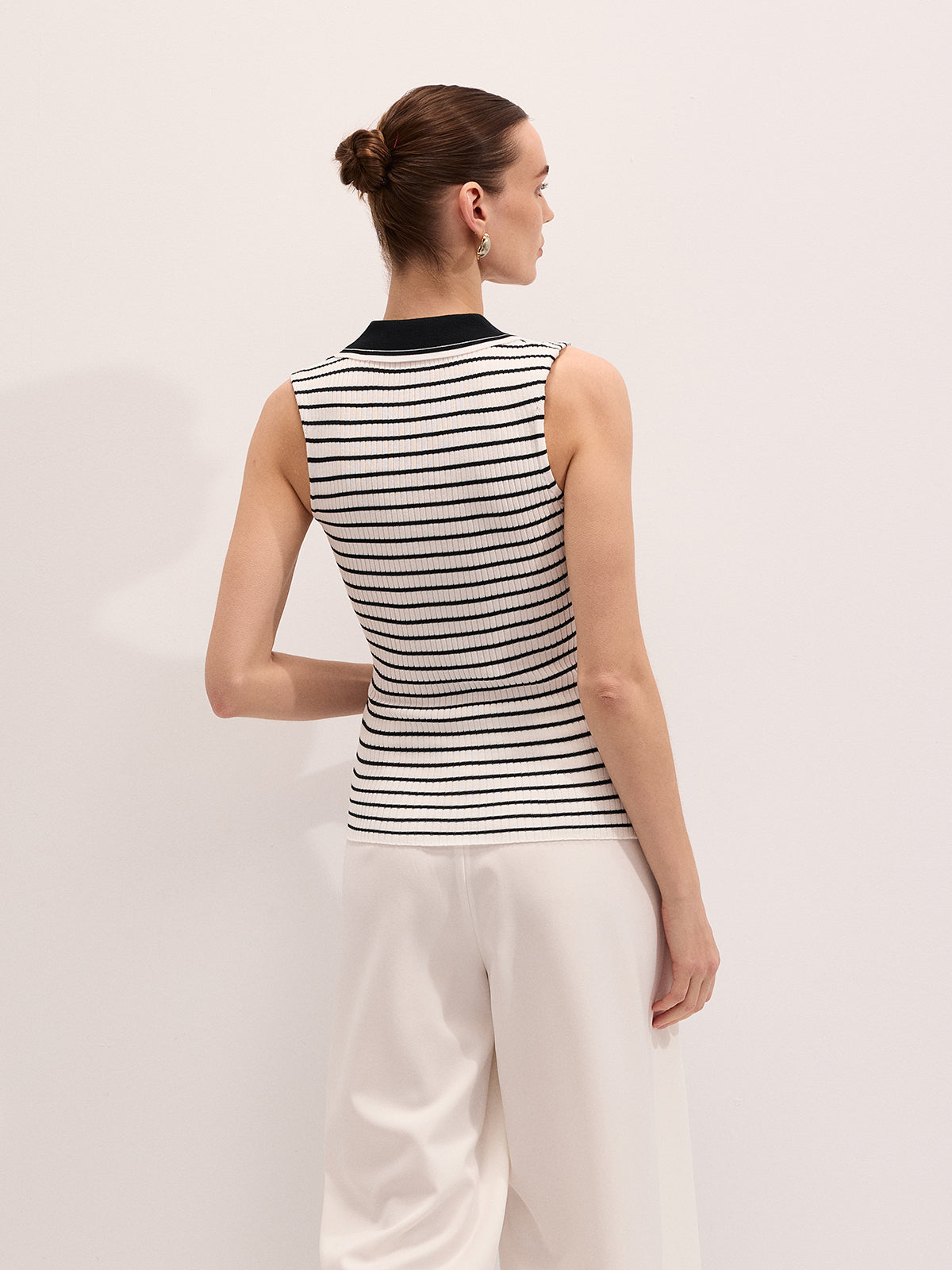 Gestreiftes ärmelloses Stricktop mit Kragen