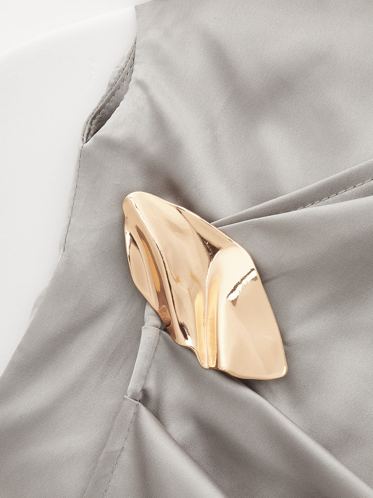 Ensemble haut satin asymétrique & pantalon à cordon