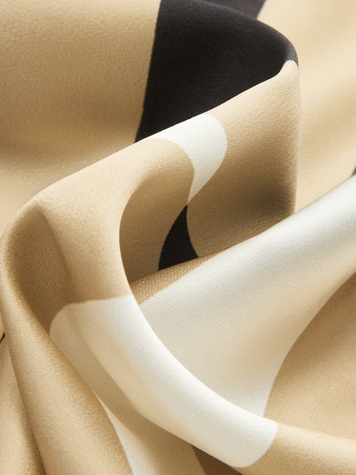 Haut licou en satin à motif géométrique rayé