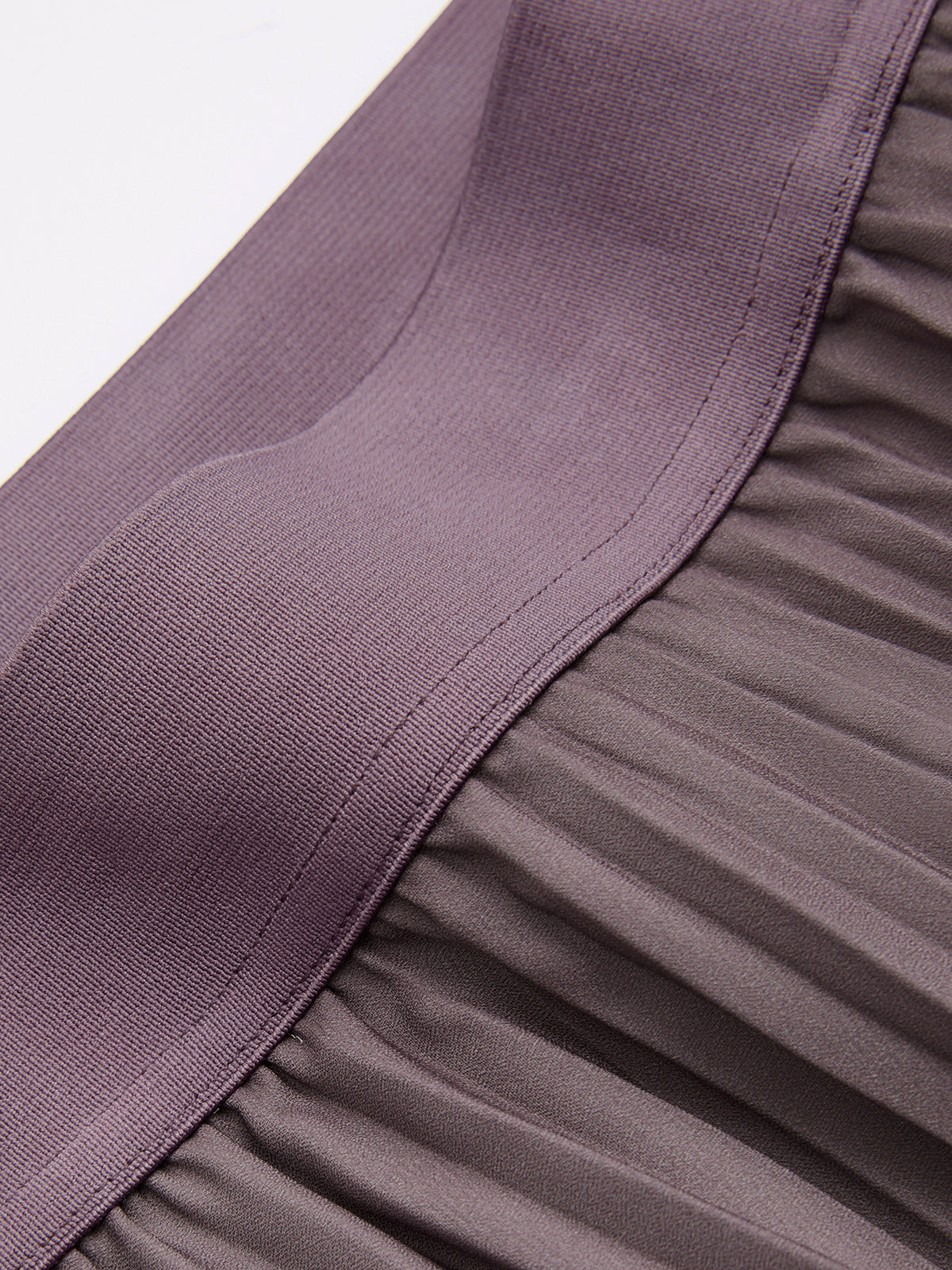 Gradient Pleated Maxi Skirt