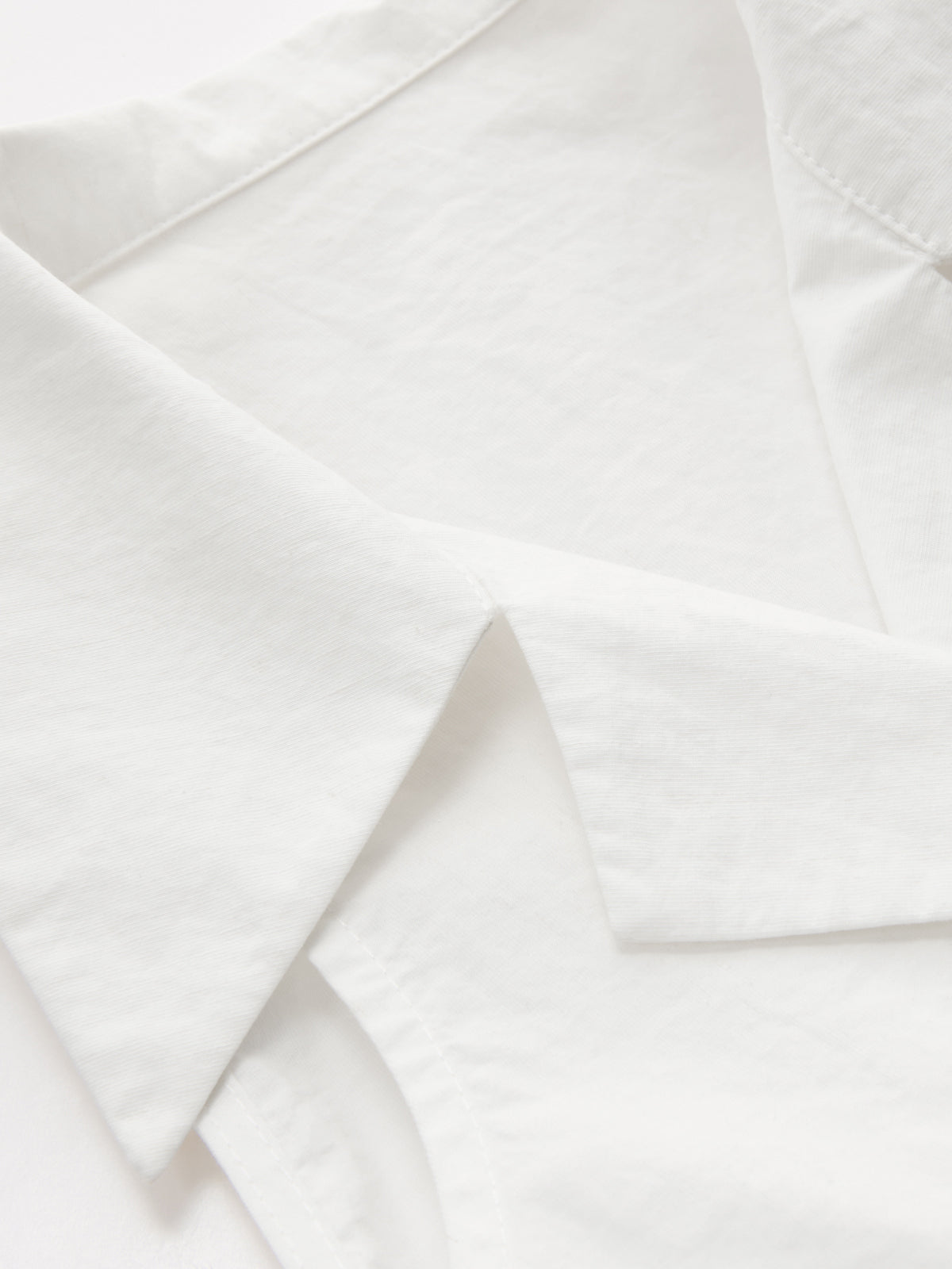 Ärmellose geknotete bauchfreie Bluse mit Kragen