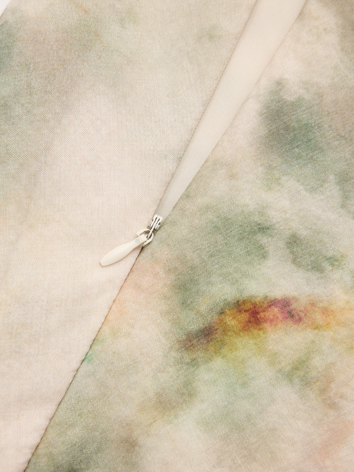 Batik Maxikleid mit Wasserfallausschnitt und ohne Ärmel