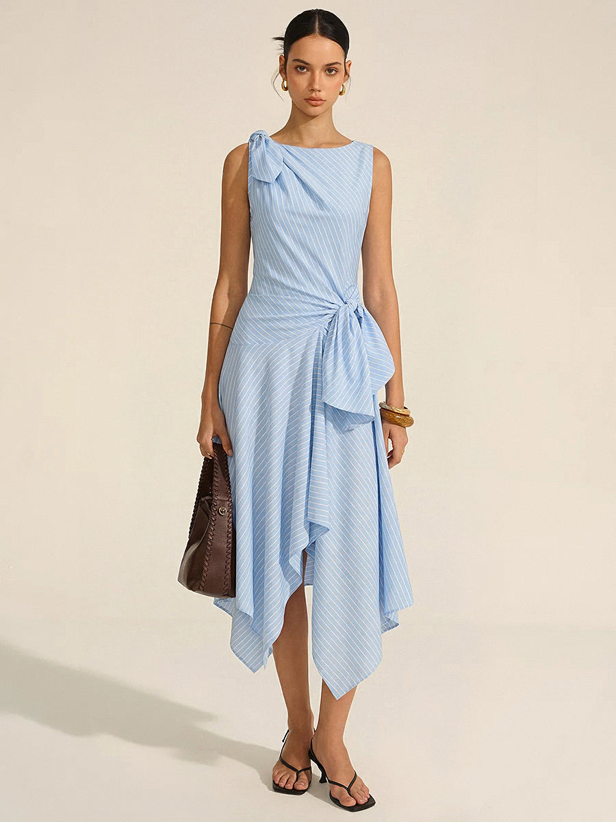 Gestreiftes ärmelloses, geknotetes, asymmetrisches Kleid