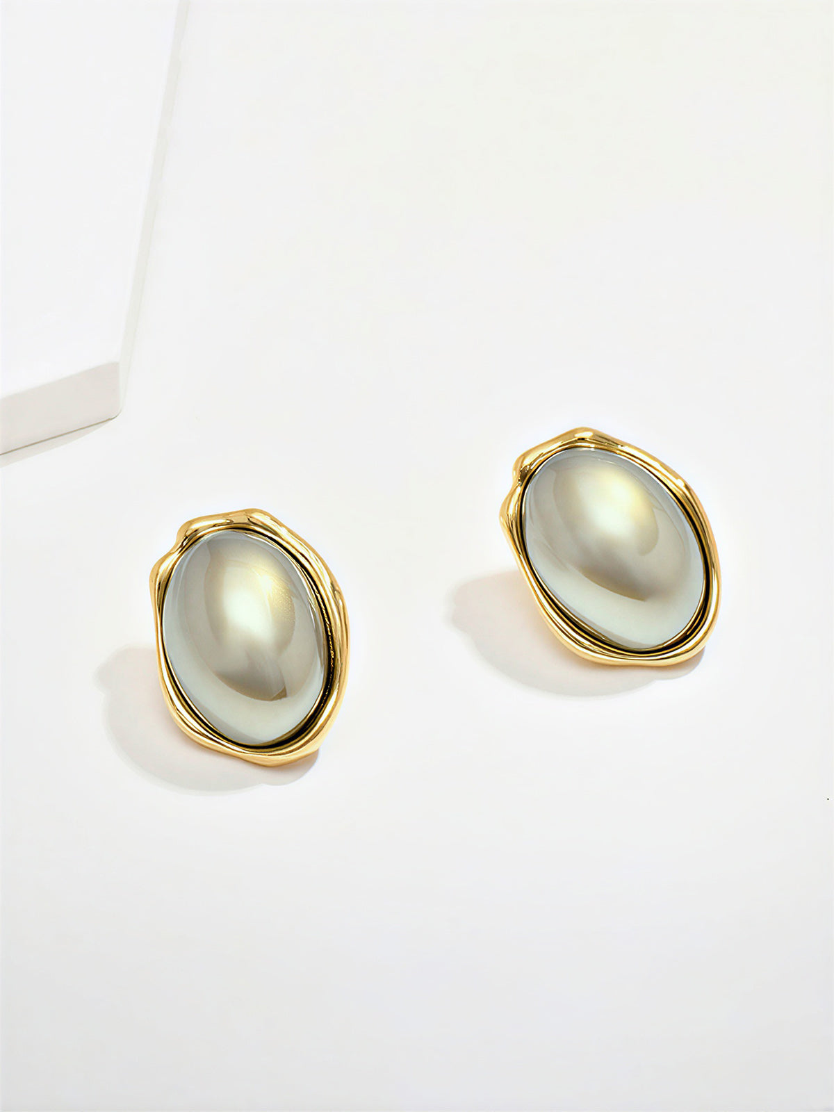 Irregular Frame Oval Stud Earrings