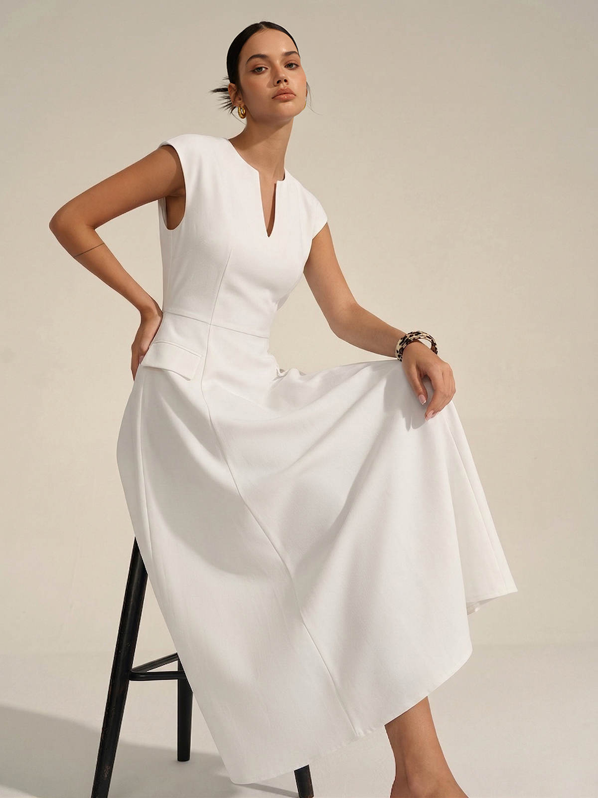 Robe midi à col en V et manches courtes