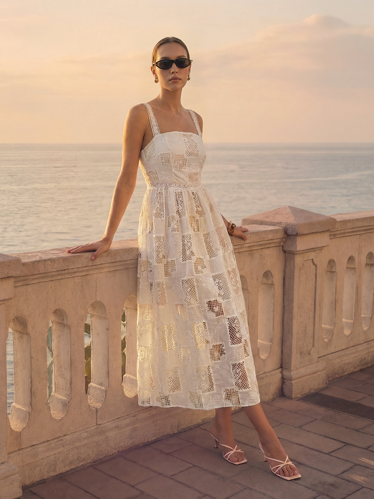 Robe longue en coton à patchwork, dentelle et broderies
