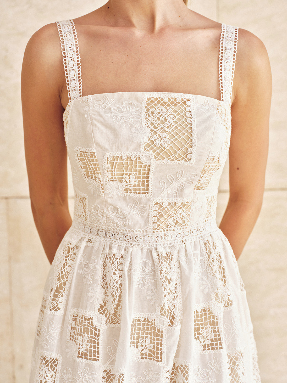 Robe longue en coton à patchwork, dentelle et broderies