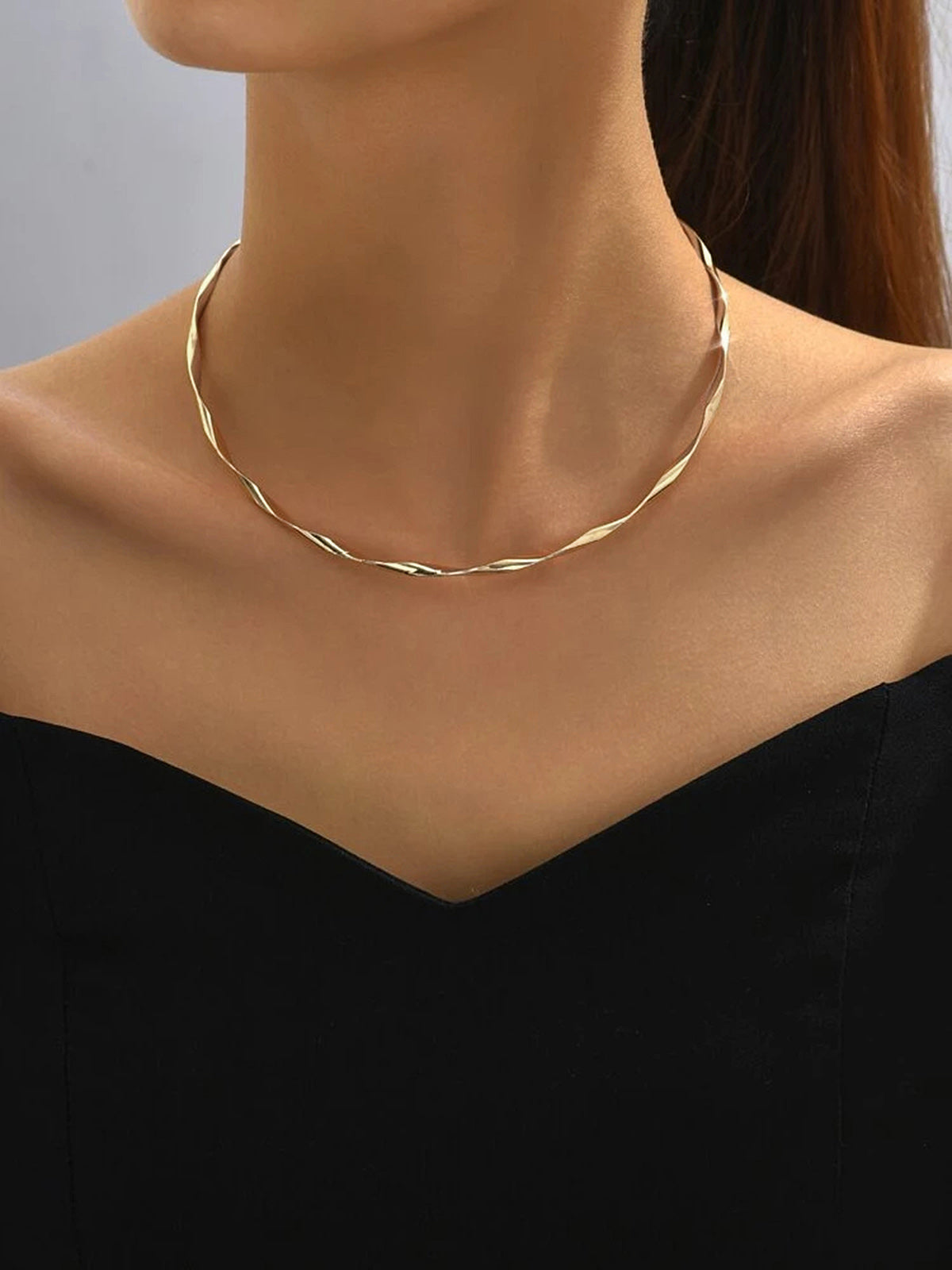 Twisted Minimalist Choker Necklace