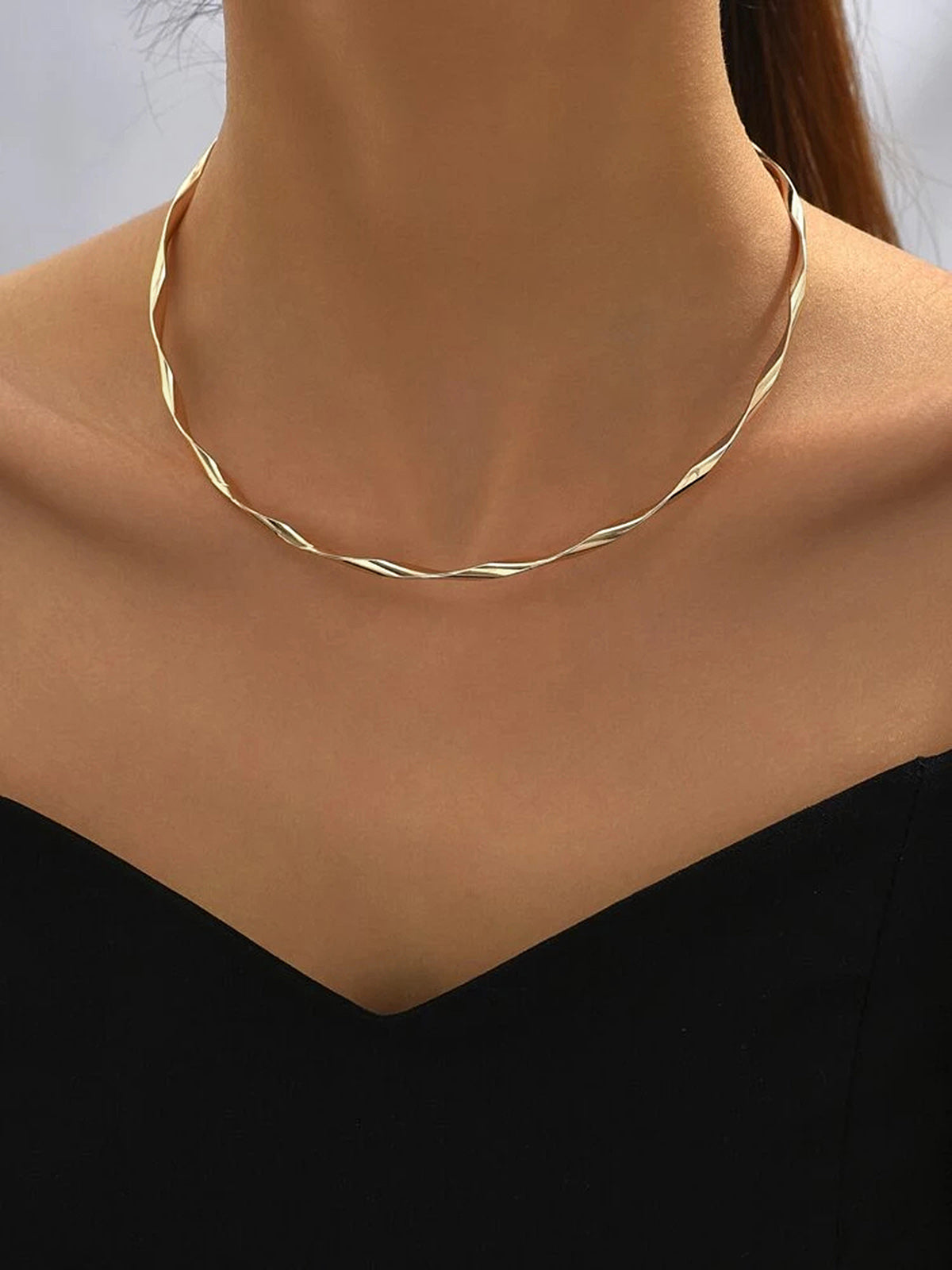 Twisted Minimalist Choker Necklace
