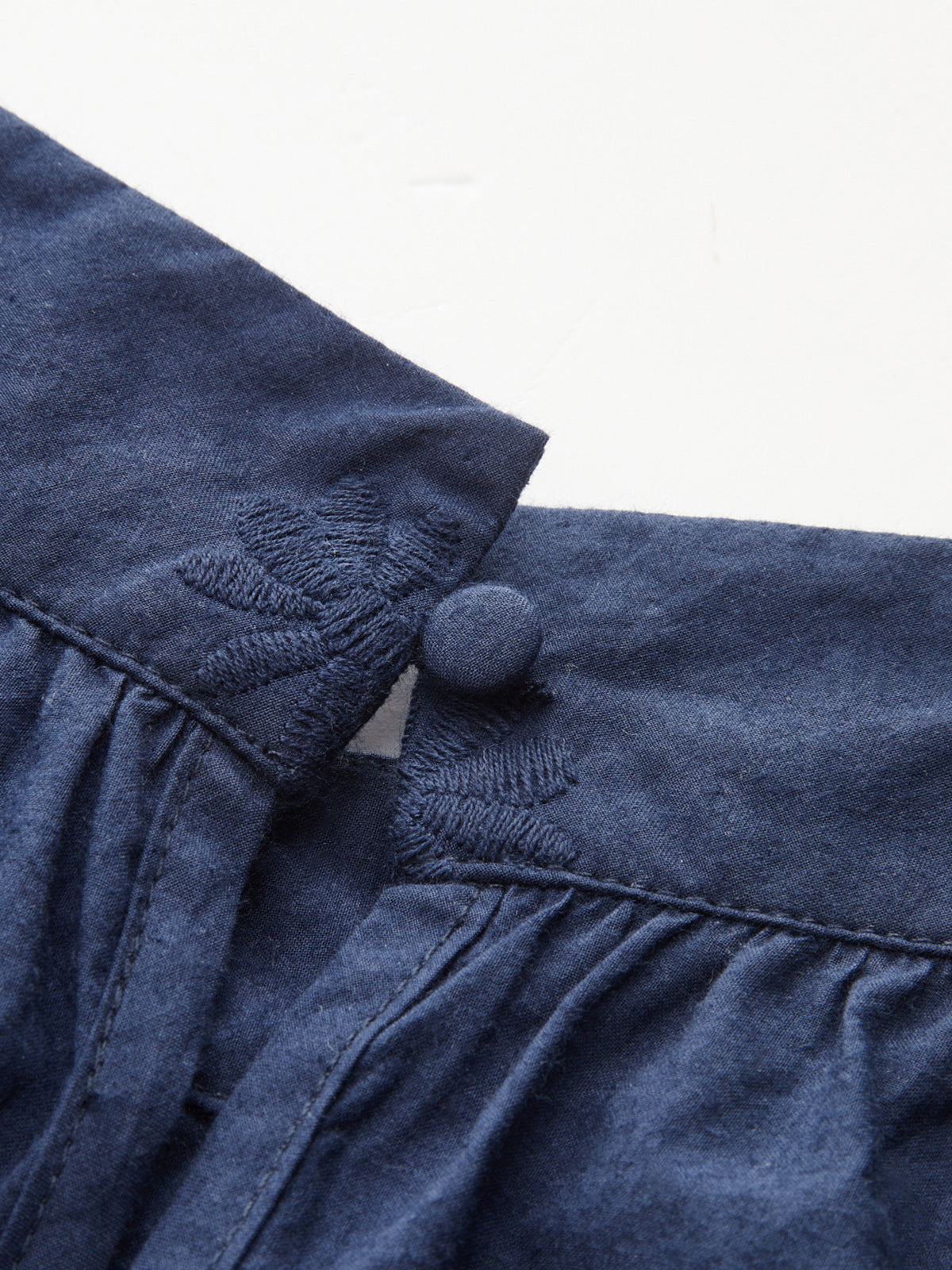 Ensemble haut brodé œillet et pantalon à nouer aux poignets