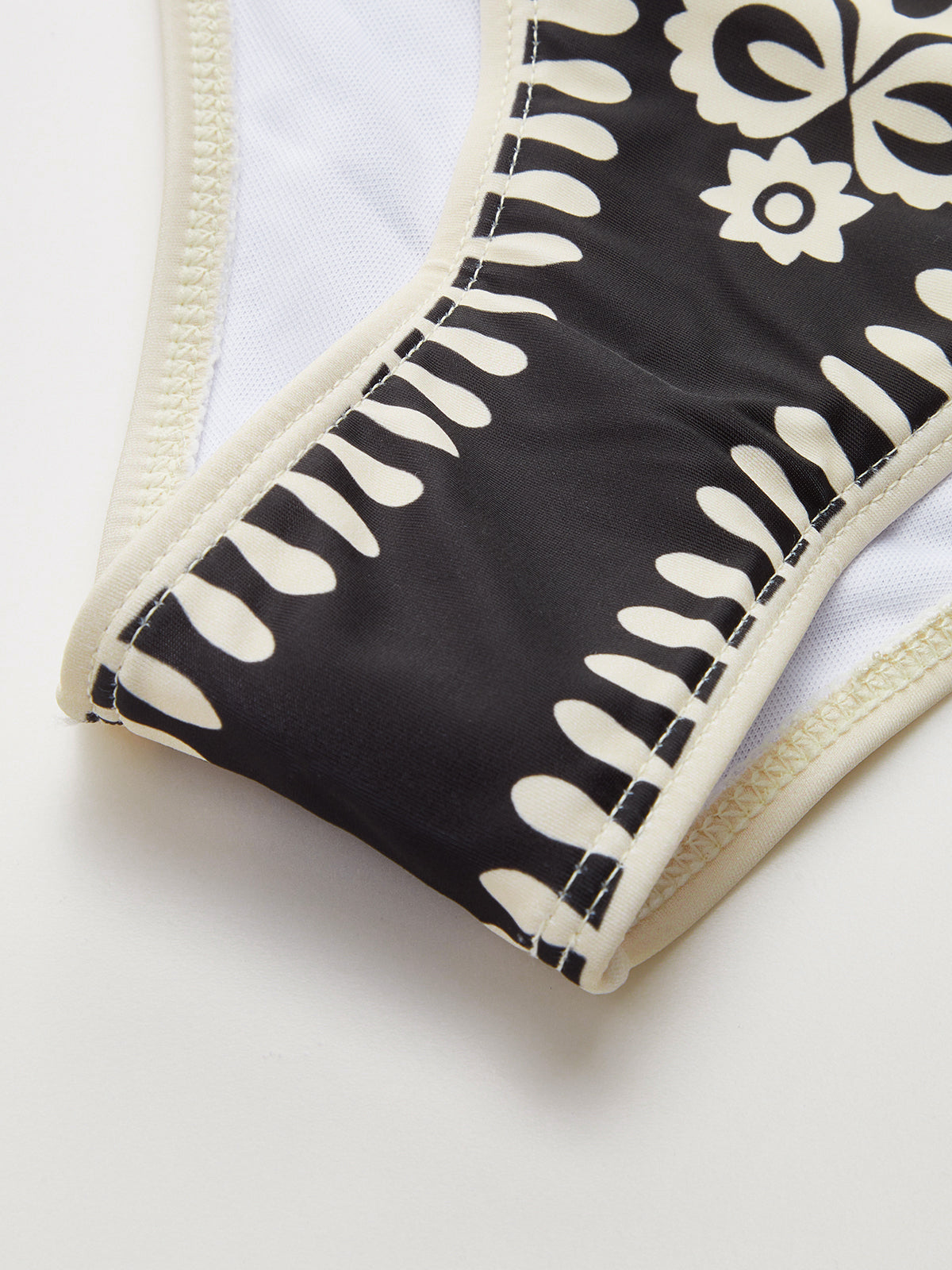 Maillot de bain une pièce imprimé ethnique et paréo