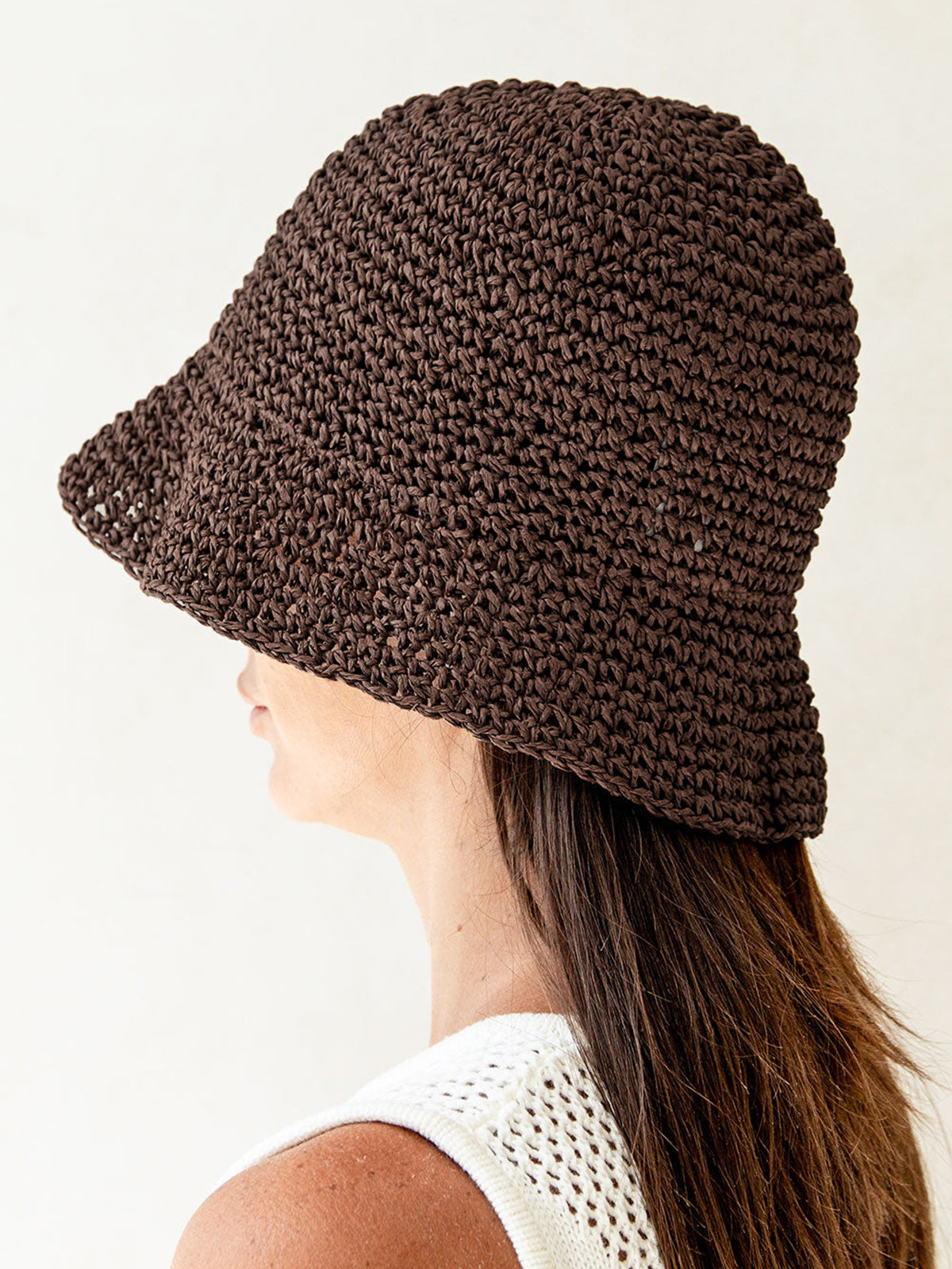 Chapeau bob en paille crocheté à la main