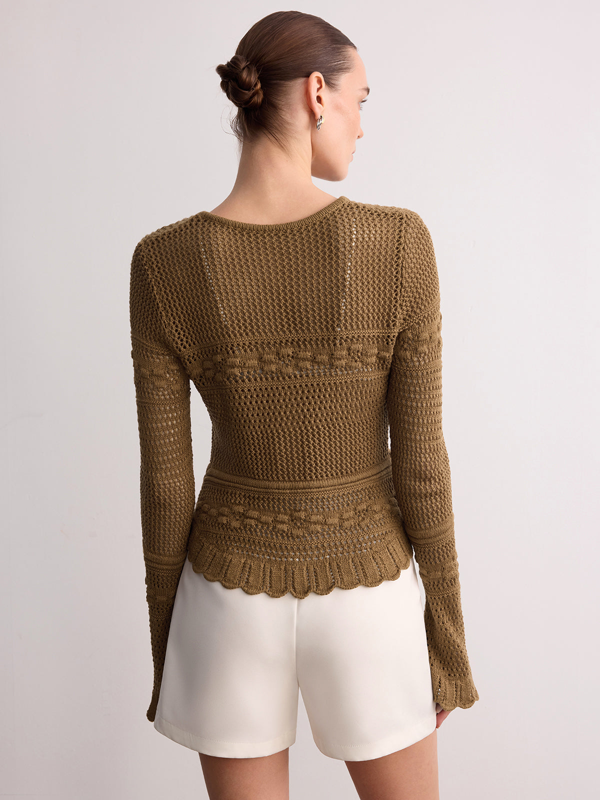 Gehäkelter Strickcardigan mit Wellensaum und langen Ärmeln