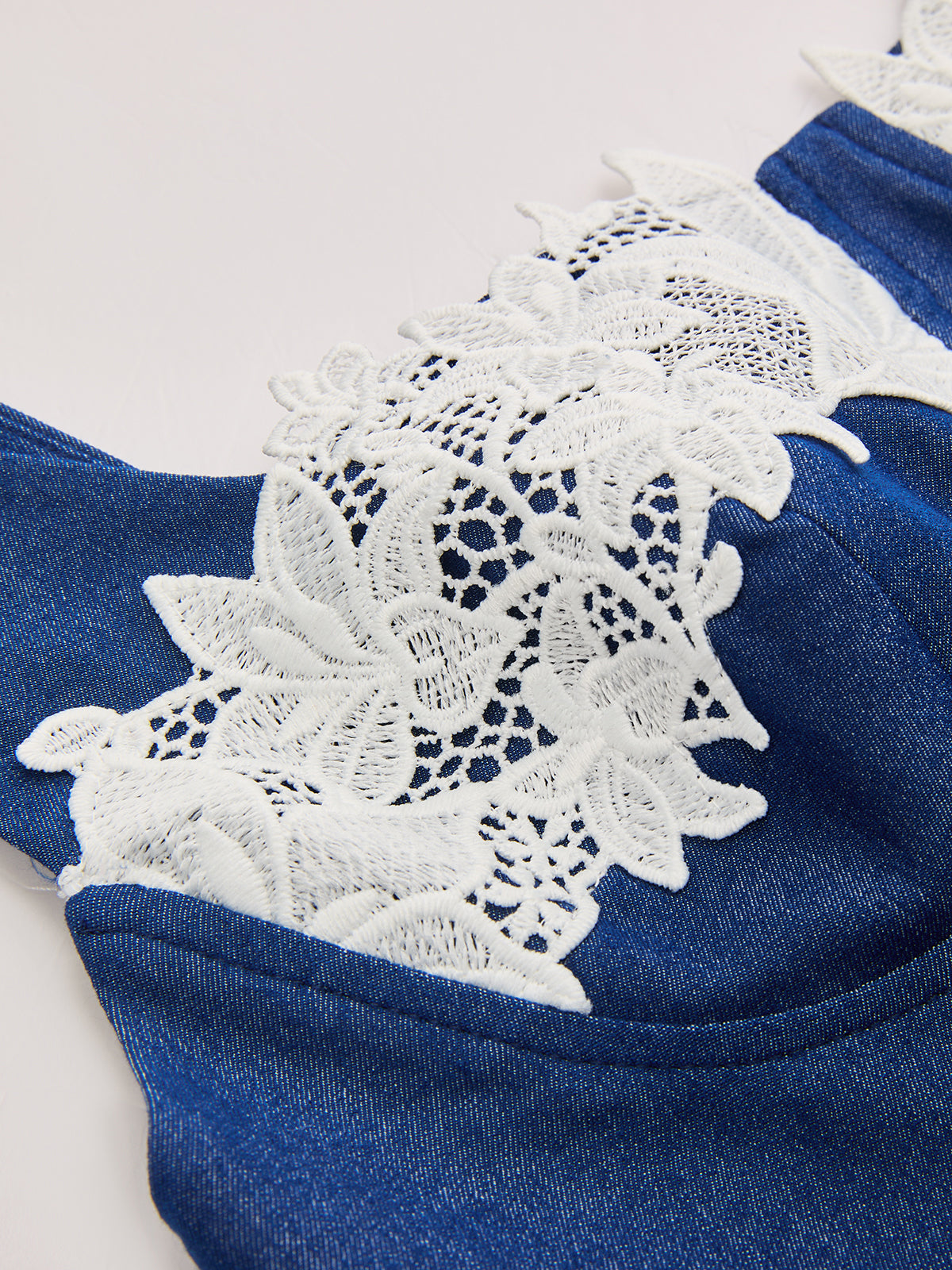 Crop-Top & Shorts-Set mit Spitzensaum