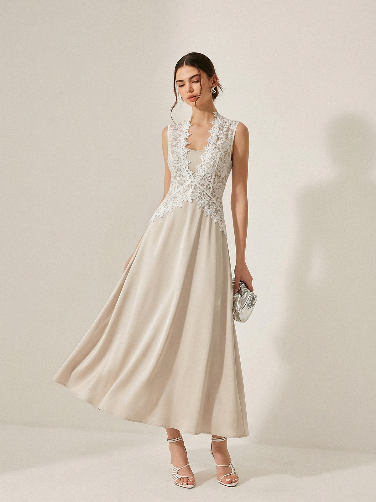 Zweiteiliges Set: Satin-Cami-Kleid & Spitzenweste